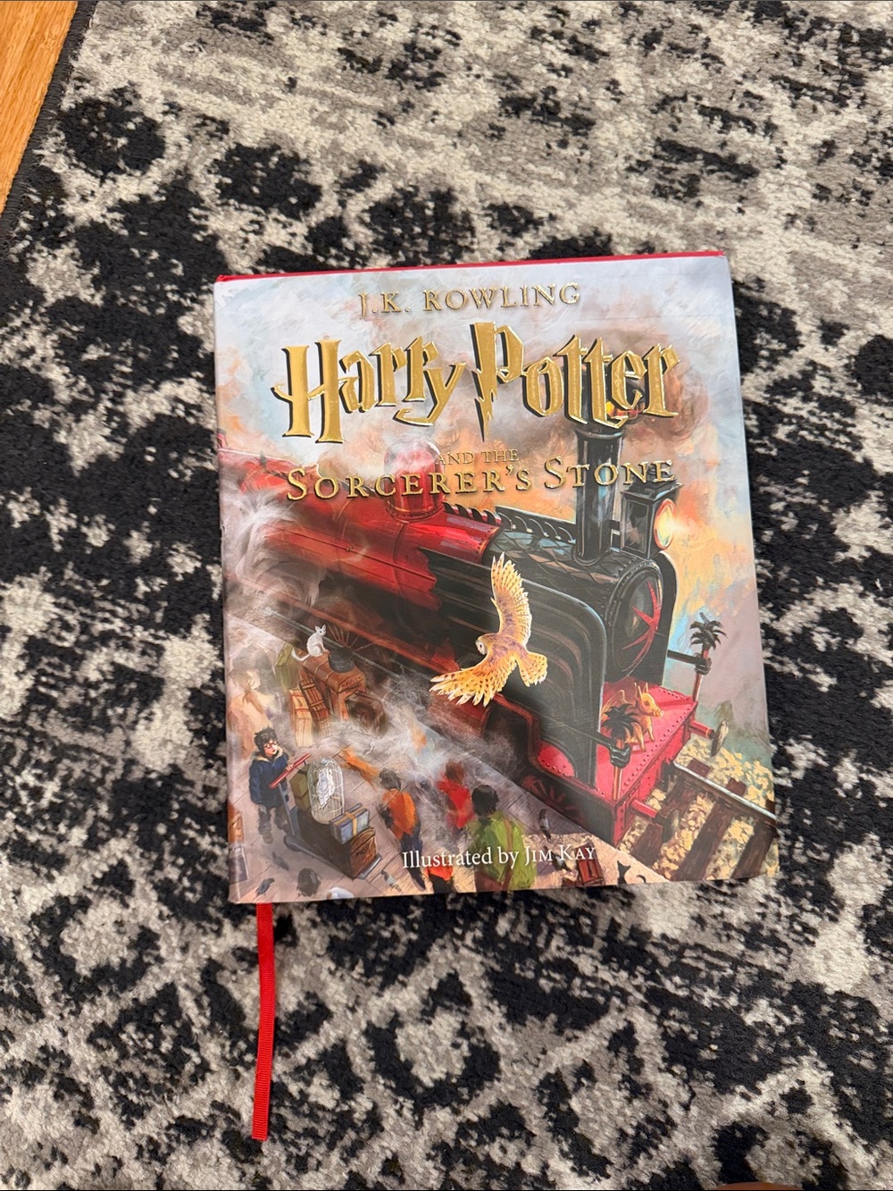 Harry Potter and the Sorcerer's Stone Illustrated Edition - Red/Black Cover